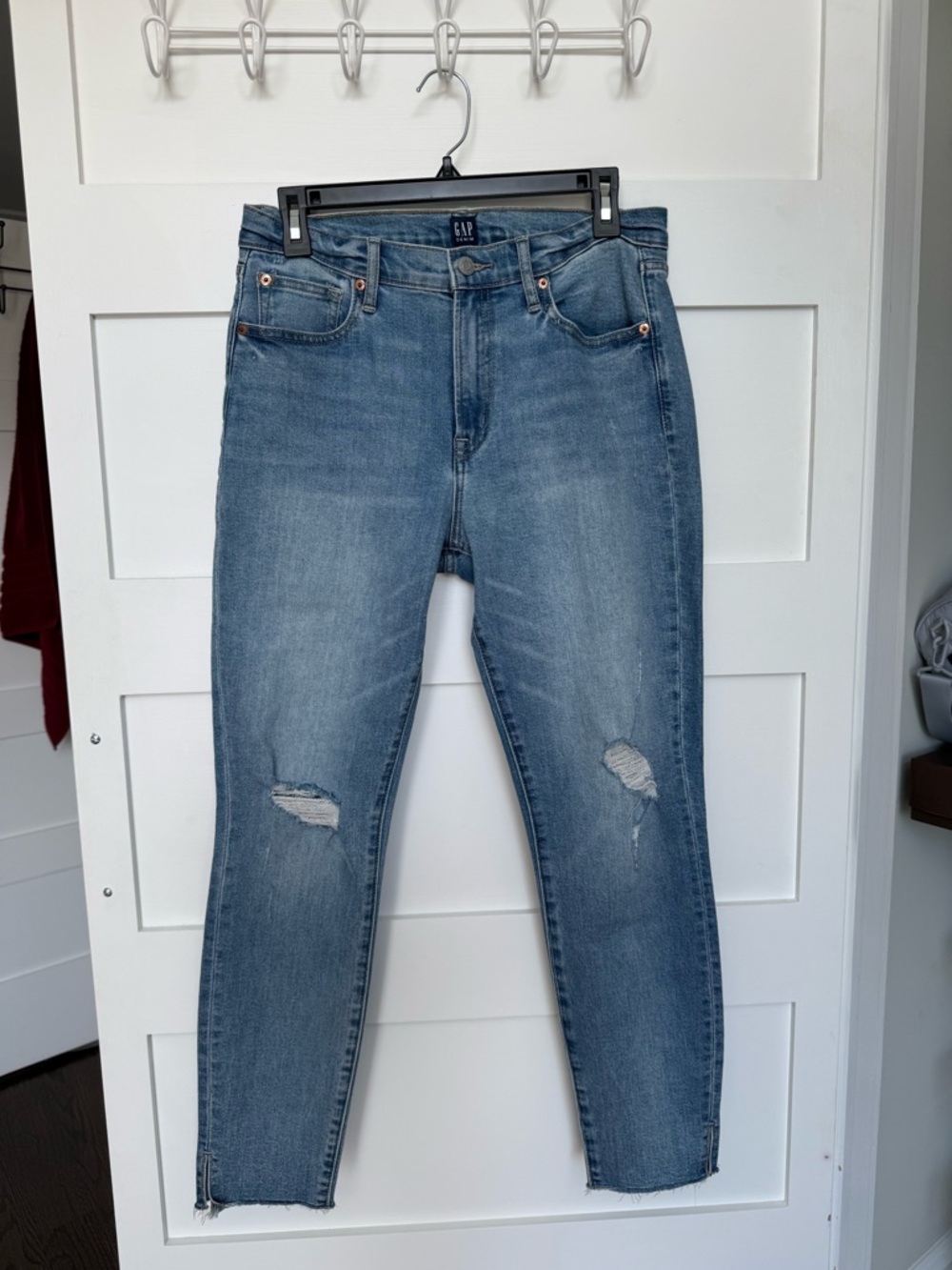 GAP Skinny Jeans in Medium Blue with Knee Rips